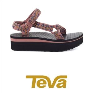 Teva platform pink sandal